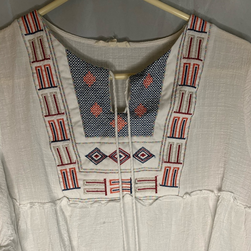 Embroidered top! - Picture 2 of 3